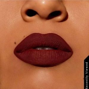 Long-lasting liquid lipstick with high-pigment color Creamy formula